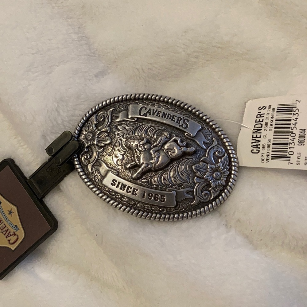 Cavenders silver belt buckle
